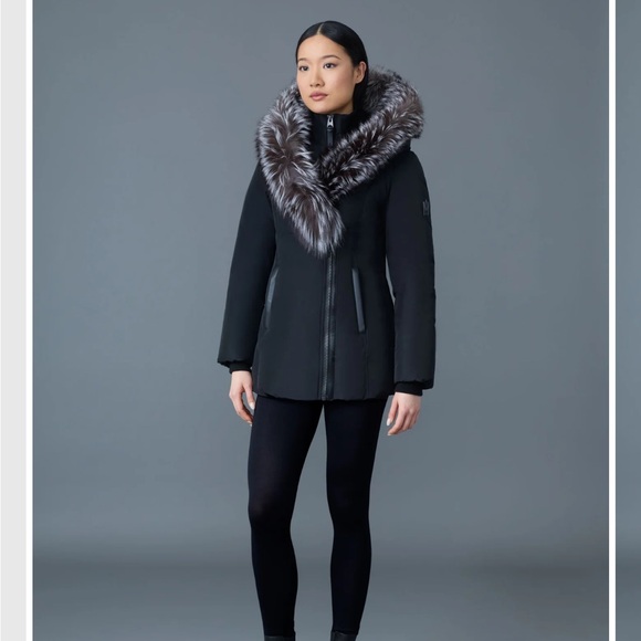 ADALI Down coat with silver fox fur Signature Mackage Collar
Small - Picture 2 of 6
